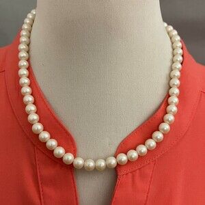 White Faux Pearls Beaded Gold-tone Women's Fashion Necklace NWOT